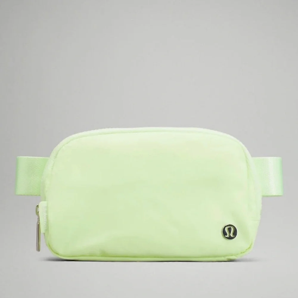 Lululemon Everywhere Belt Bag - Picture 1 of 3